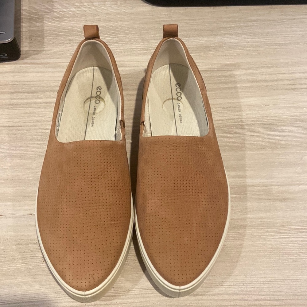 Ecco suede slip on loafer brown suede with rubber sole